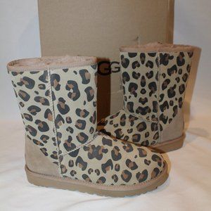 NIB UGG WOMEN'S‎ CLASSIC SHORTS LEOPARD CHESTNUT BLACK WINTER SHEARLING BOOTS